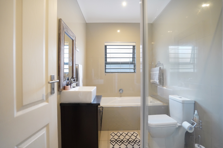 3 Bedroom Property for Sale in Parklands North Western Cape
